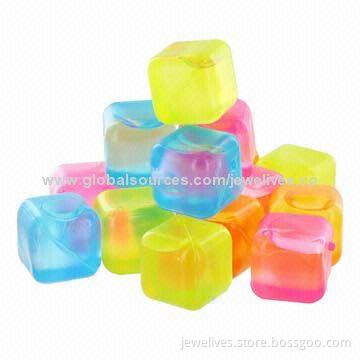 BPA-free reusable plastic ice cubes, won't dilute drinks